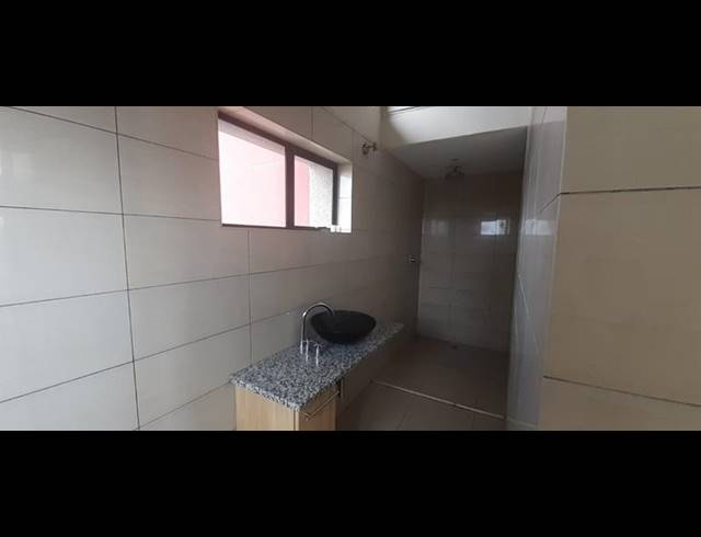 1 BEDROOM PROPERTY TO RENT IN ROOIHUISKRAAL NORTH